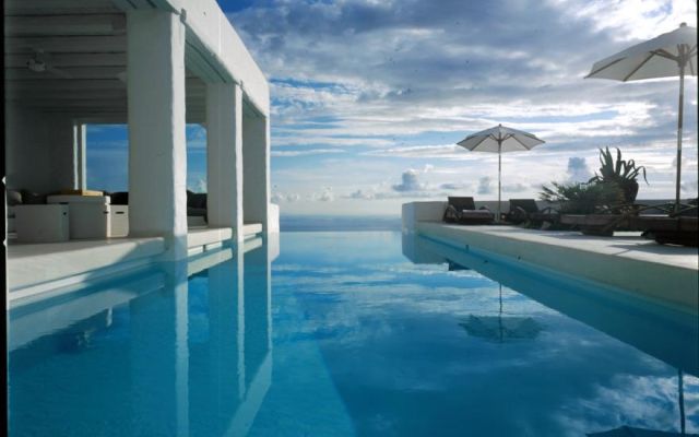 Ιδιωτική Πισίνα στην Σίφνο